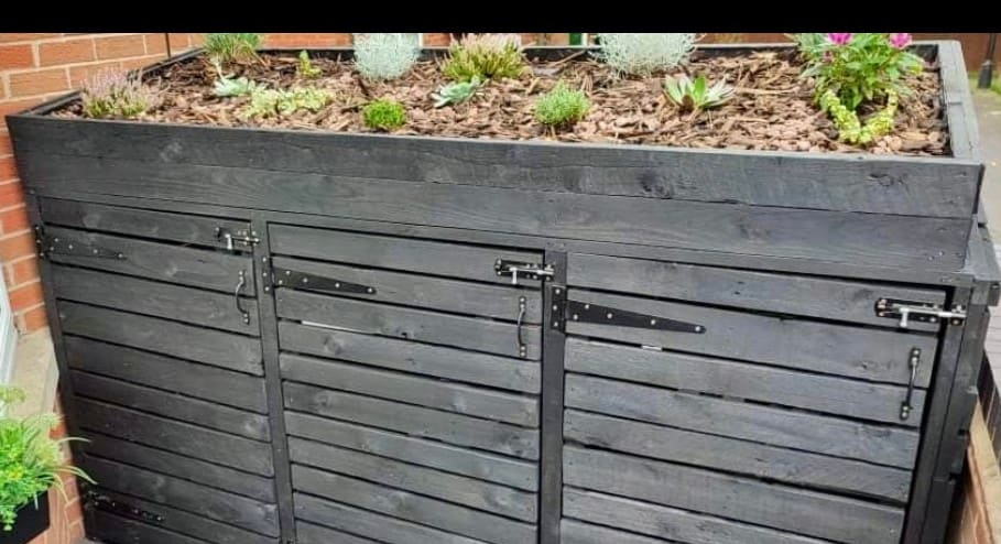 Triple bin store with Planter Top